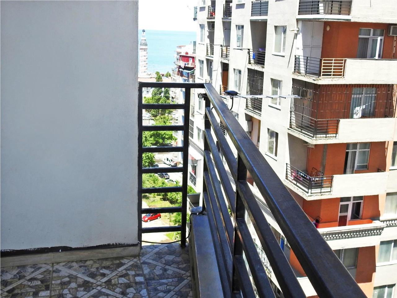 Real Palace Apartment Batumi Ngoại thất bức ảnh